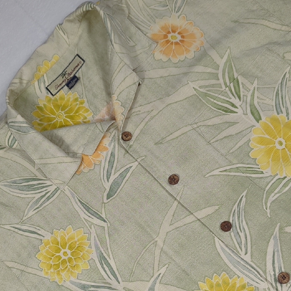 Tommy Bahama 100% Silk Camp Shirt Tropical Floral‎ Pattern Mens Shirt Large